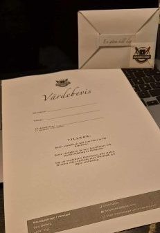 Värdebevis med kuvert i presentutförande